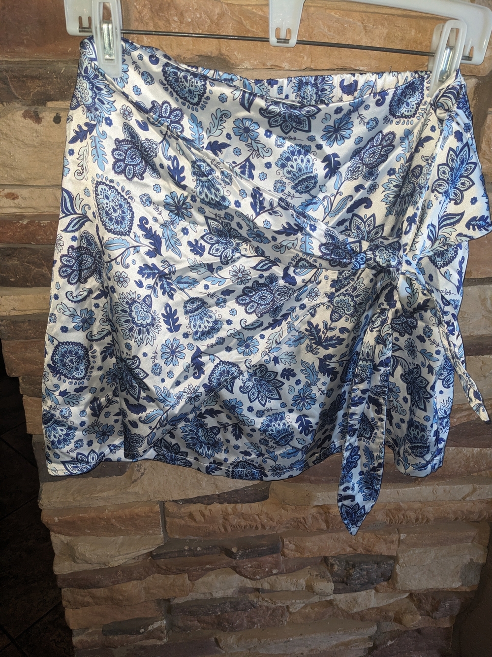 🫐Sincerely Jules Blue and White Paisley Skirt Feels Like Satin!